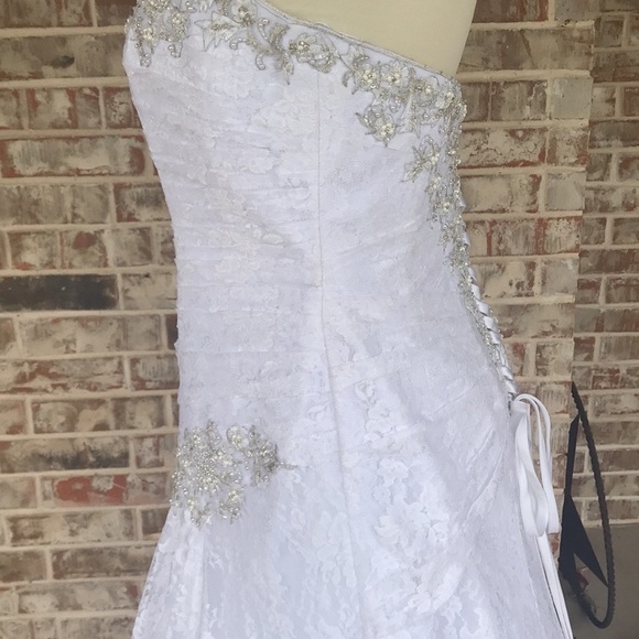 David’s Bridal White Beaded Lace Tulle Strapless Wedding Gown Dress - Picture 13 of 16